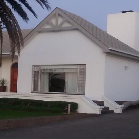 Haus Schaaf B&B วัลวิสเบย์ ภายนอก รูปภาพ