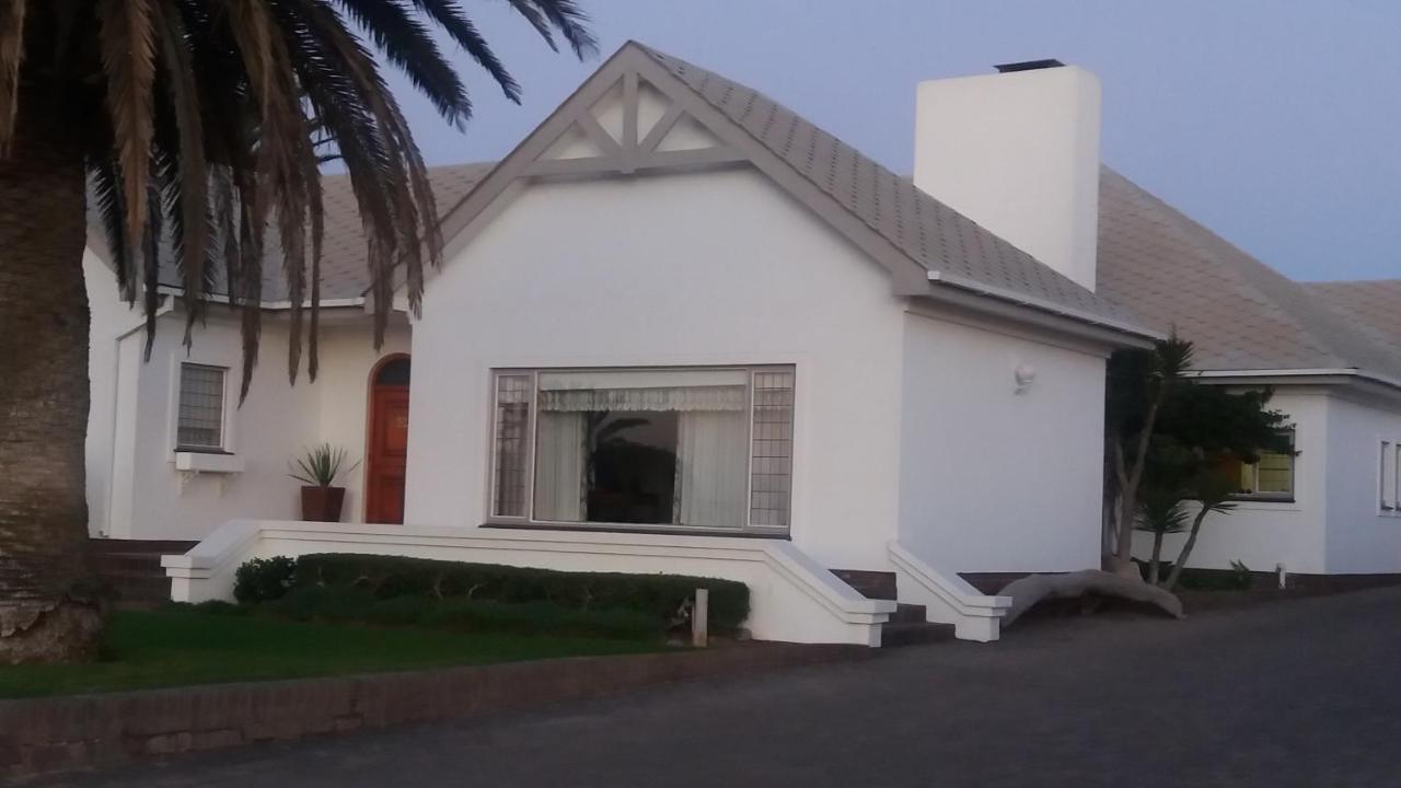 Haus Schaaf B&B วัลวิสเบย์ ภายนอก รูปภาพ